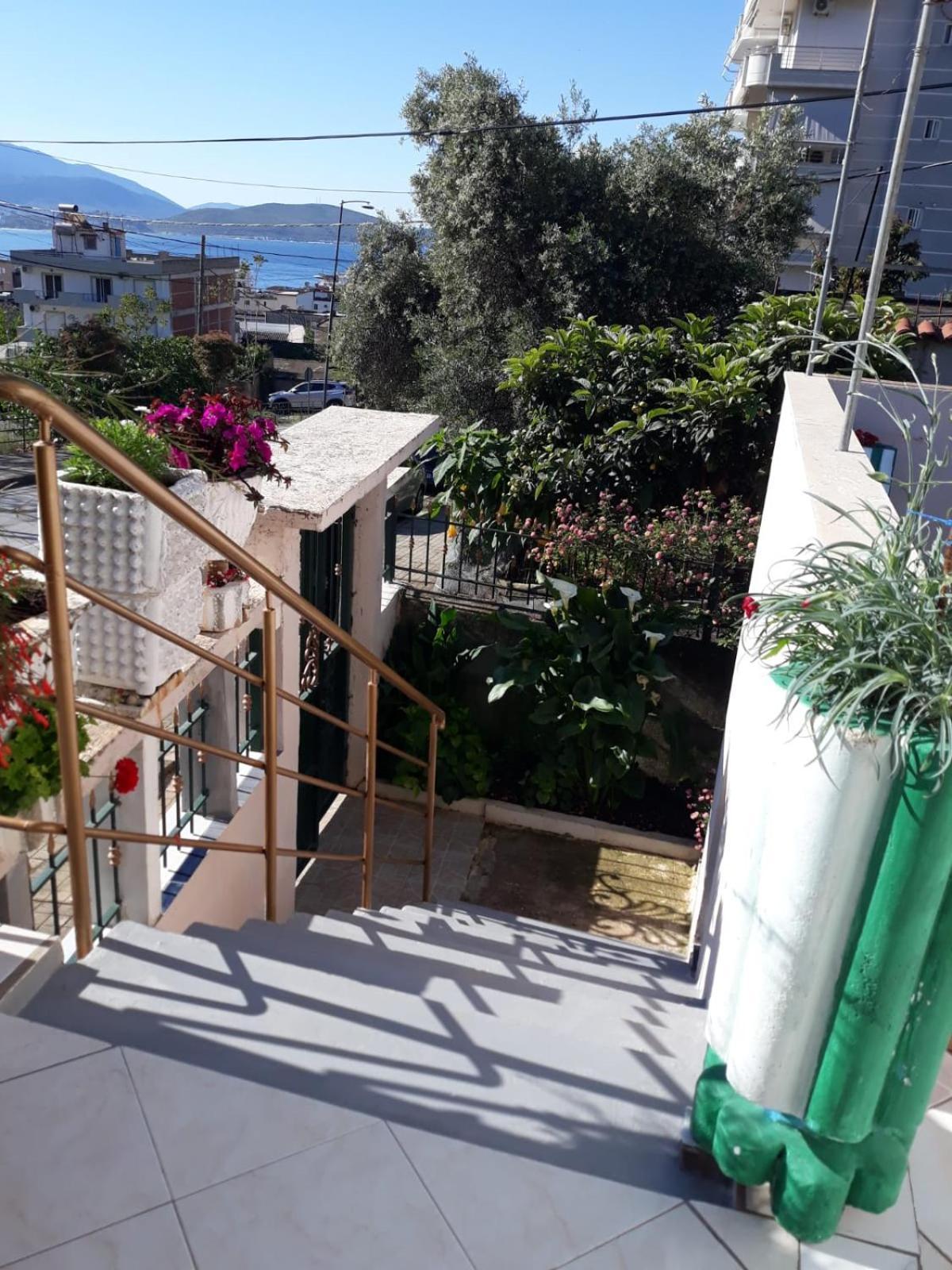 Rezart Apartment