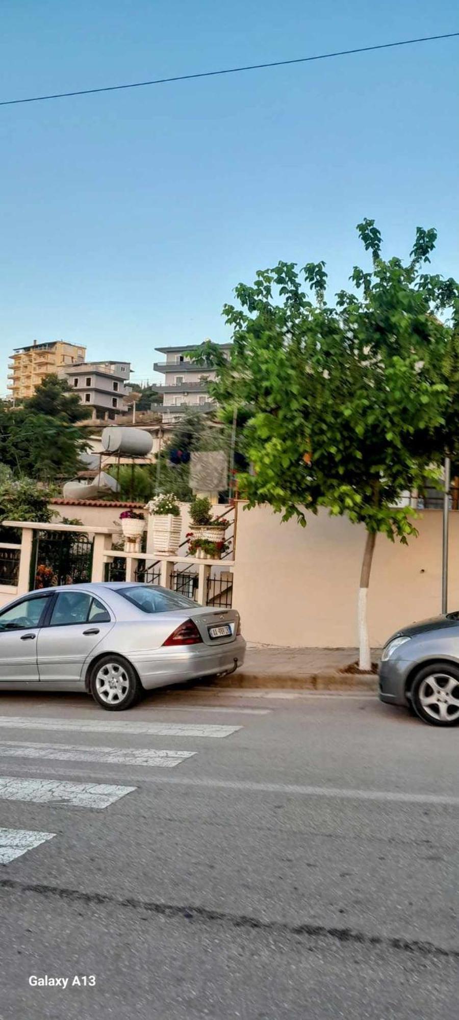 Rezart Apartment
