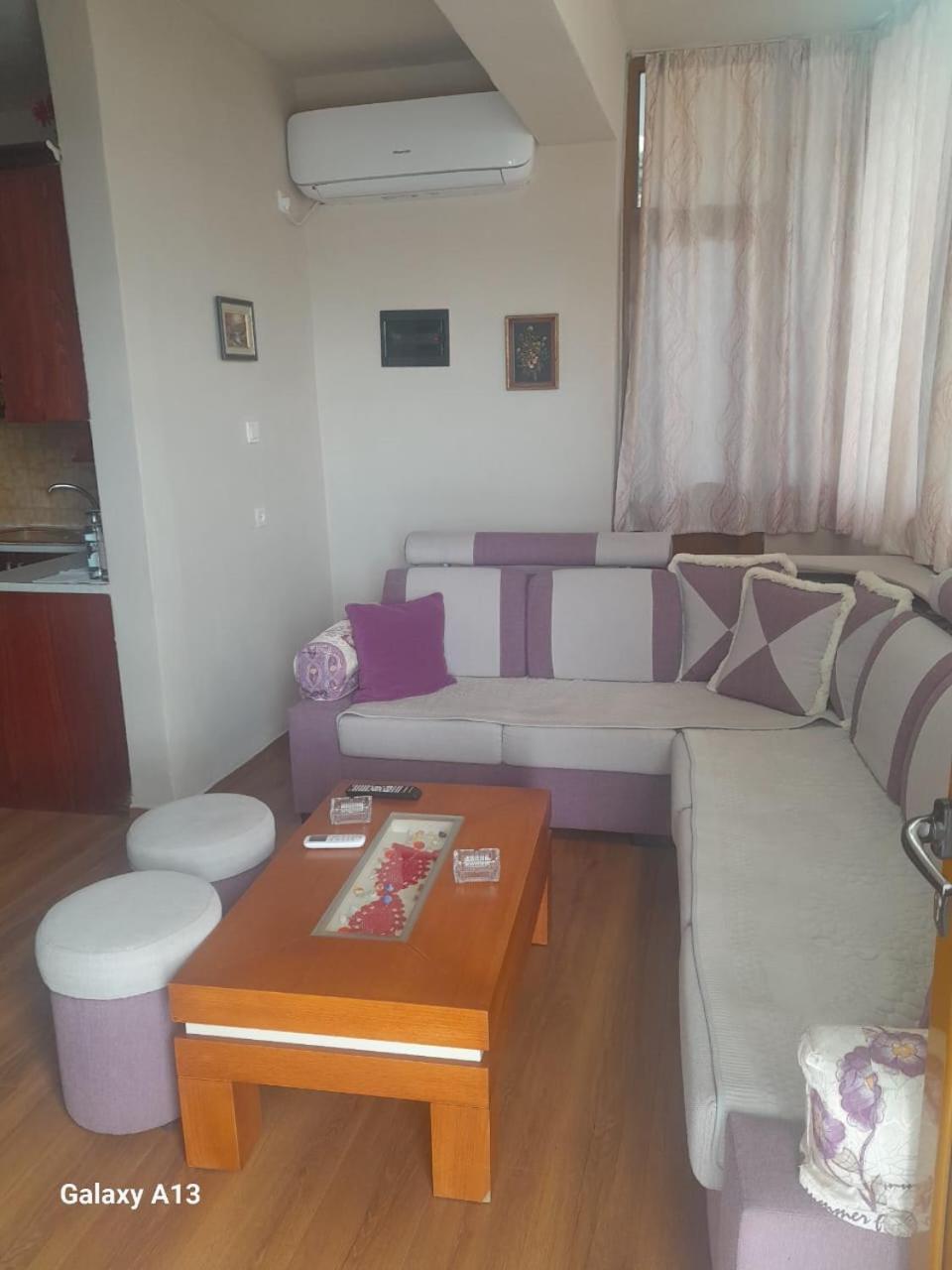 Rezart Apartment *